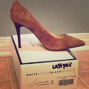 Beautiful 7.5 White House Black Market heels!
